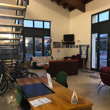 Auberge de jeunesse Adige *
